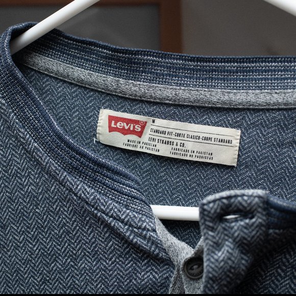 Levi's Heathered Blue Henley sz M - Picture 3 of 3